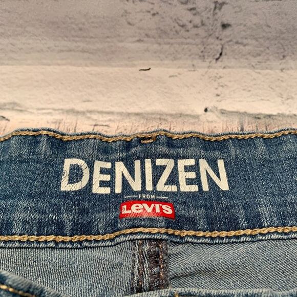DENIZEN FROM LEVI’S Women’s Light Wash Stretch Cuffed Jean Shorts / Size: 4 - Picture 4 of 12